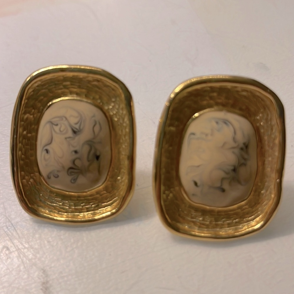 Georgiou Signed VNT Modernist Gold-tone & Cream And Blue Enamel Clip On Earrings